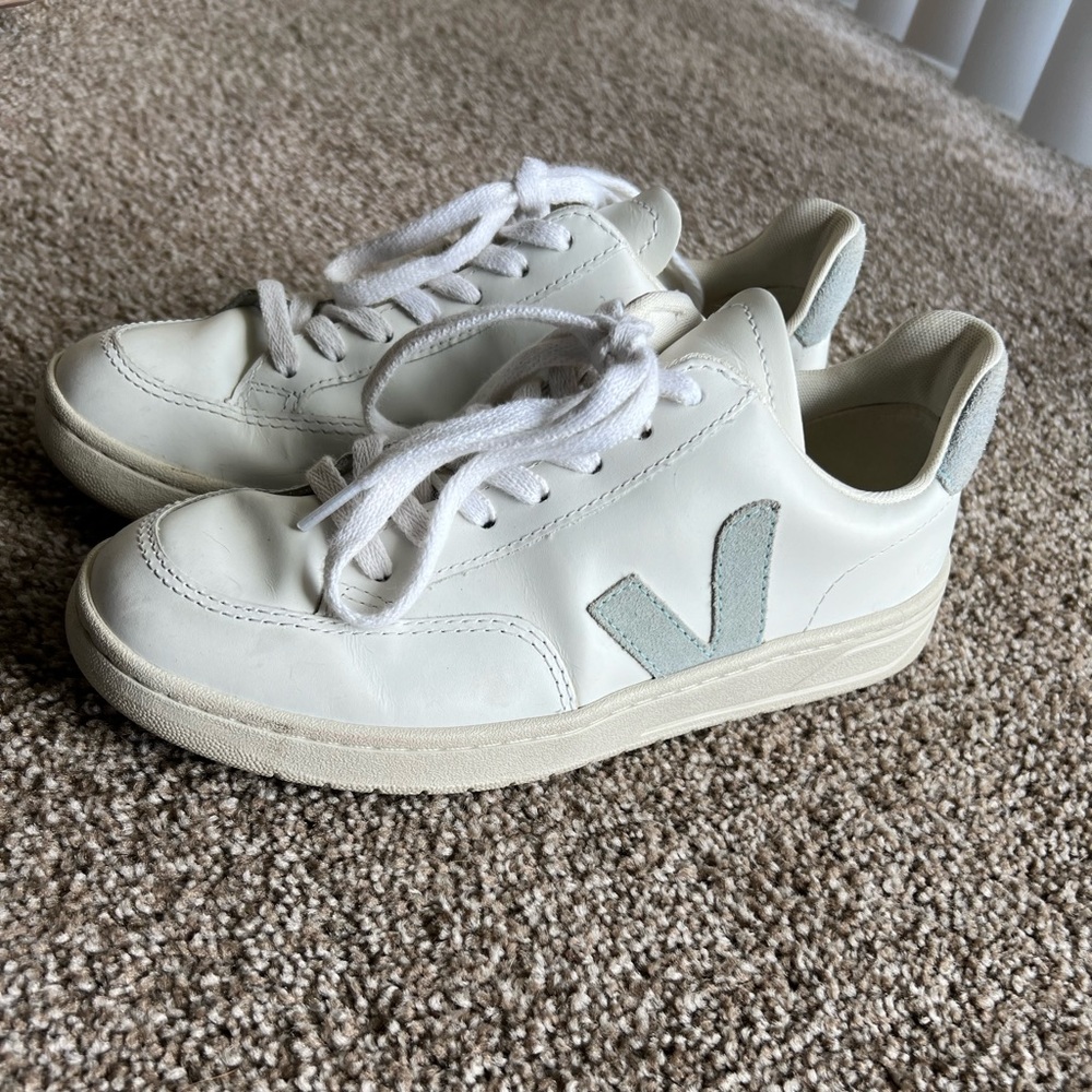 Veja V12 Sneakers